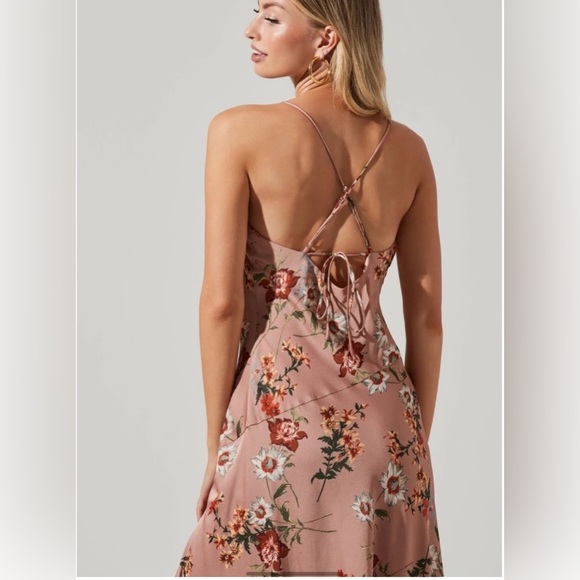ASTR floral fitted dress, Satin look, spaghetti strap open back, medium - Picture 2 of 12